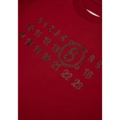 Camiseta con logo, pedrería y bajo asimétrico