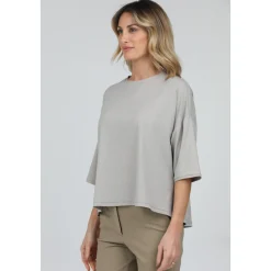 Camiseta elegante para looks versátiles