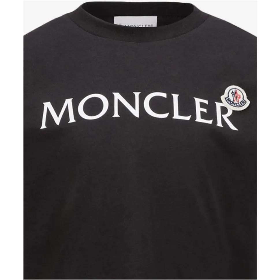 Camiseta negra con logo para niños