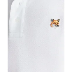 Camisetas y Polos Blancos con Logo Patch