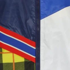 Cazadora cortavientos azul