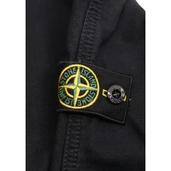 Chaqueta con parche del logo