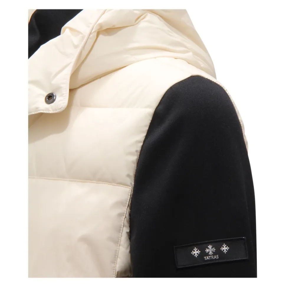 Chaqueta ligera de plumas con capucha desmontable