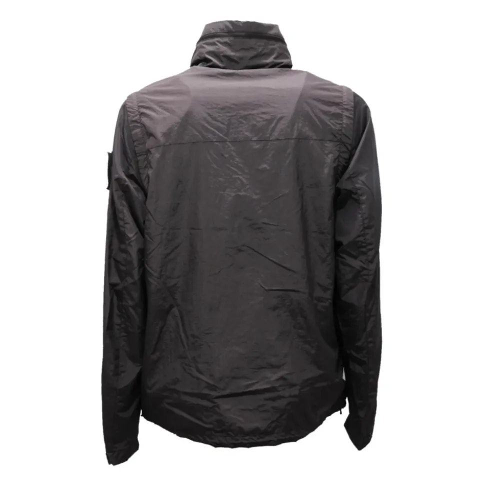 Chaqueta negra con mangas desmontables y bolsillos