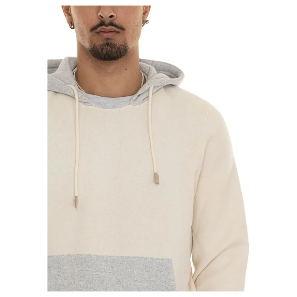 Chándal deportivo con capucha bicolor