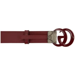 Cinturón de cuero con hebilla de logo