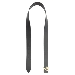 Cinturones negros para conjuntos elegantes