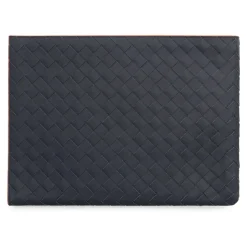 Clutch de cuero con motivo Intrecciato