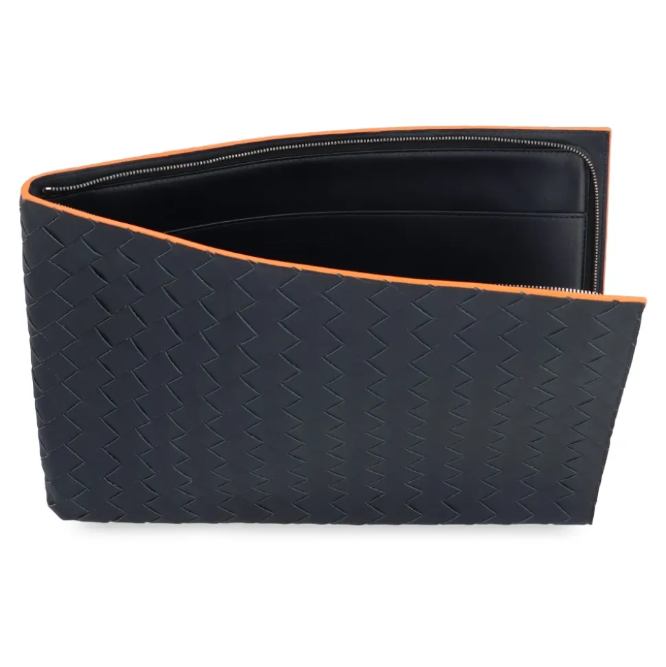 Clutch de cuero con motivo Intrecciato