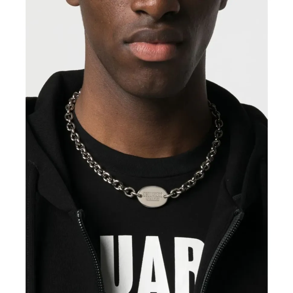 Collar con Cadena y Etiqueta de Logo