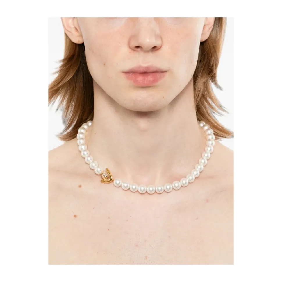 Collar con colgante de logo