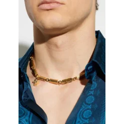 Collar con logo grabado
