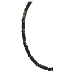 Collar con logotipo grabado