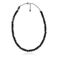Collar con logotipo grabado