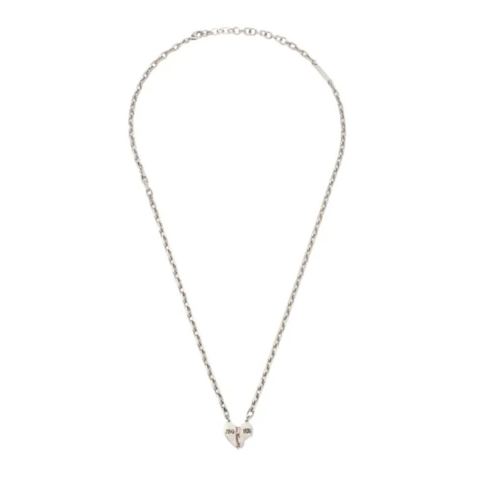 Collar de latón chapado en oro y plata con dijes