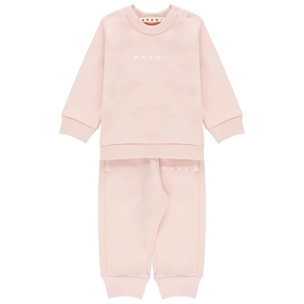Conjunto deportivo con logo estampado