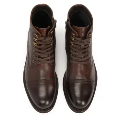 Elegantes botas marrones para hombre
