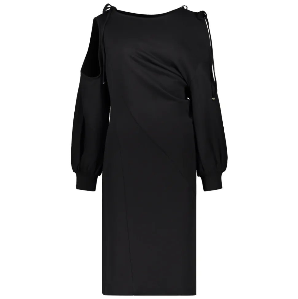 Elegante vestido de tela con detalles de corte