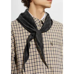Foulard asimétrico con monograma
