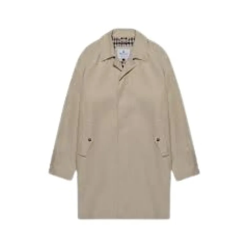 Gabardina beige con detalles icónicos