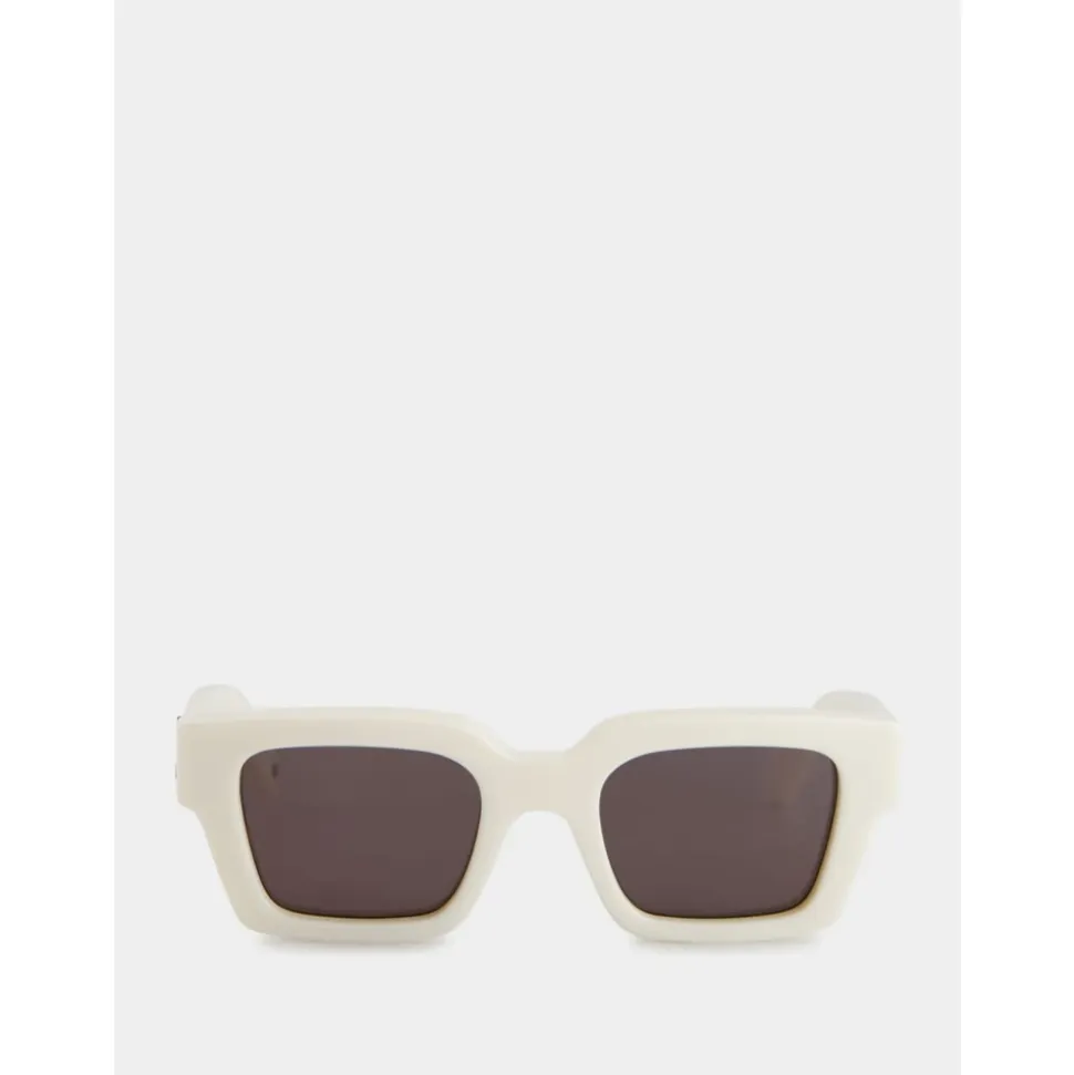 Gafas de sol cuadradas con lentes gris oscuro
