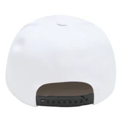 Gorra blanca con visera