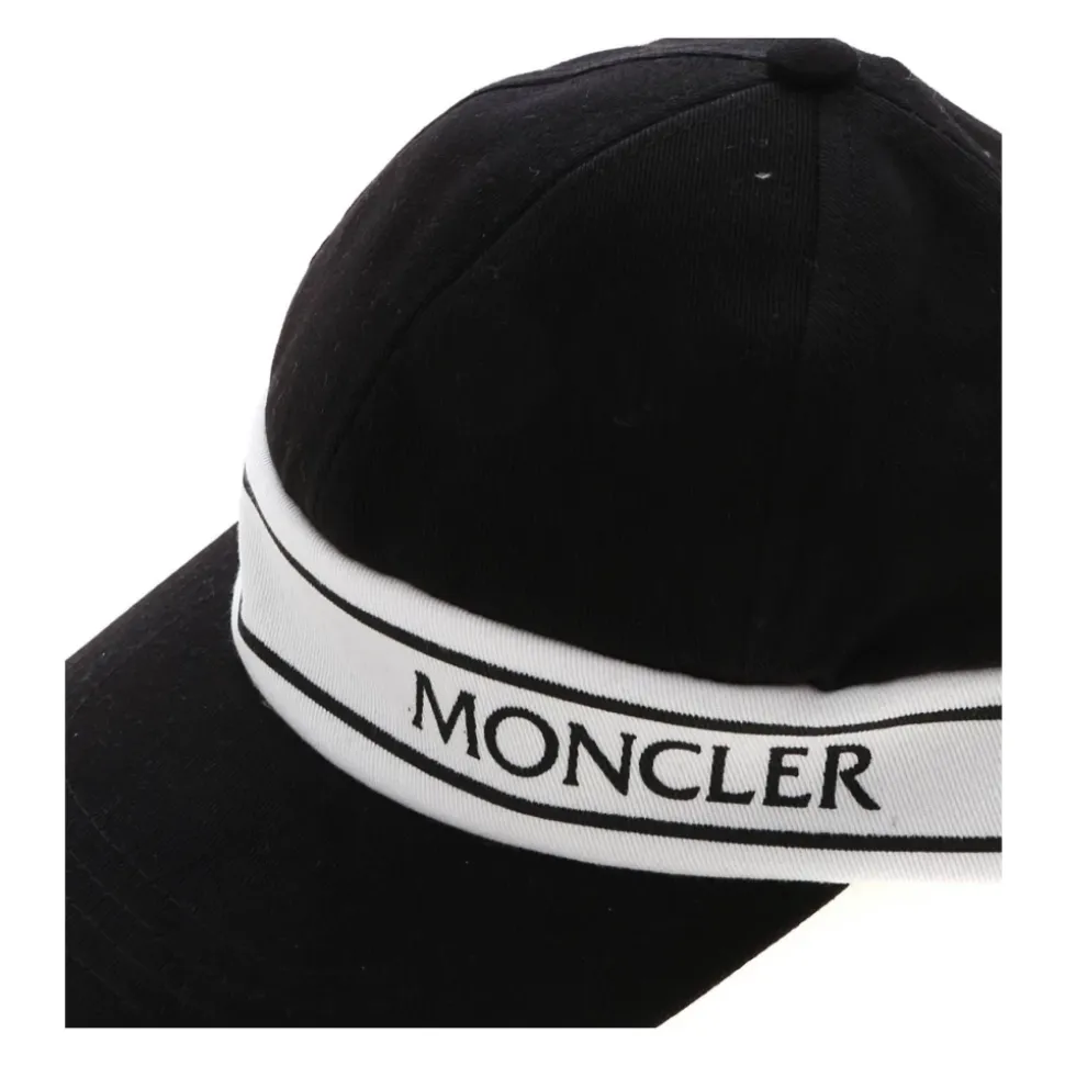 Gorra con Logotipo y Banda a Rayas