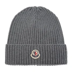 Gorra con parche de logo