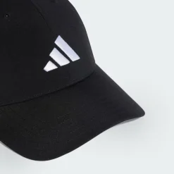 Gorra deportiva con visera curva