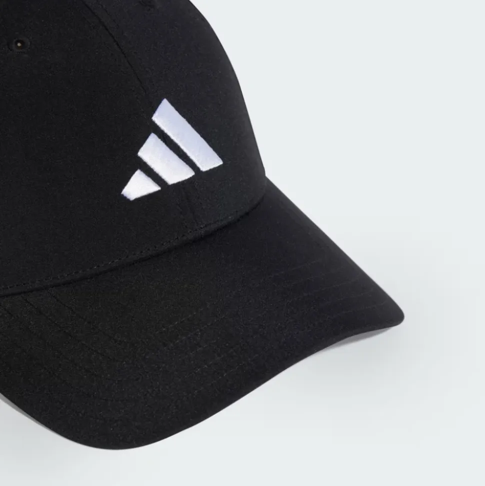 Gorra deportiva con visera curva