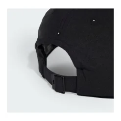Gorra deportiva con visera curva