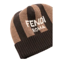 Gorro de rayas verticales