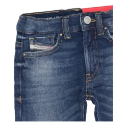 Jeans con Parche de Logo