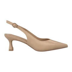 Kitten heeled shoes