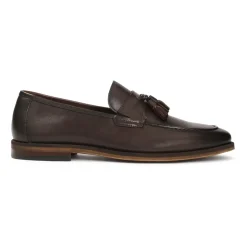 Mocasines de cuero marrón con borlas