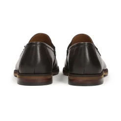 Mocasines de cuero marrón con borlas