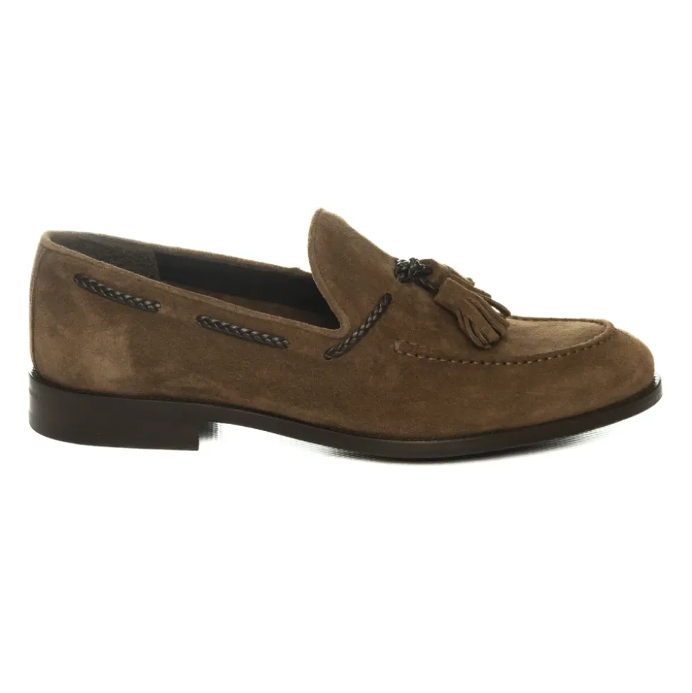 Mocasín con Borlas y Detalle Trenzado