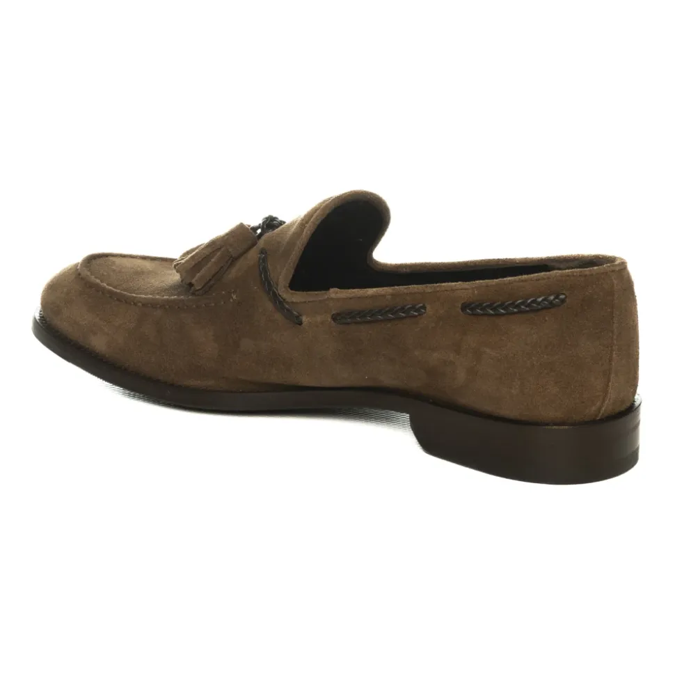 Mocasín con Borlas y Detalle Trenzado