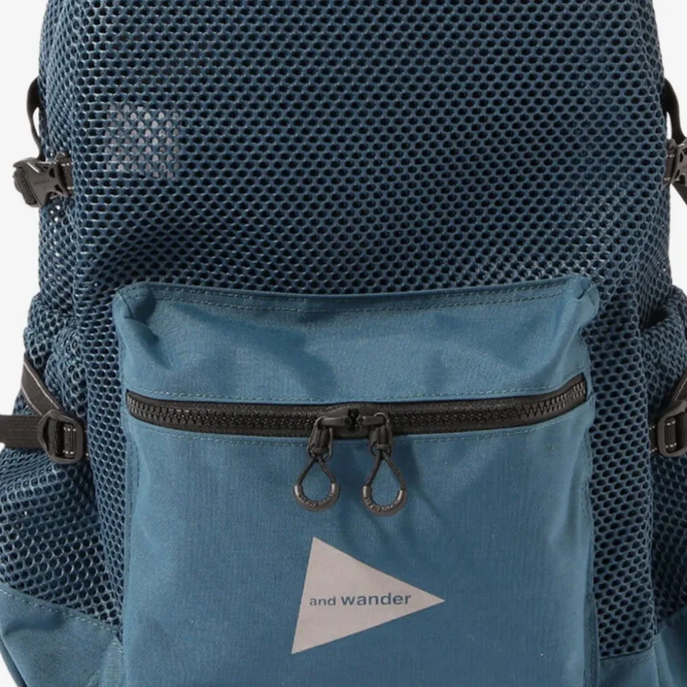 Mochila de nailon con paneles de malla