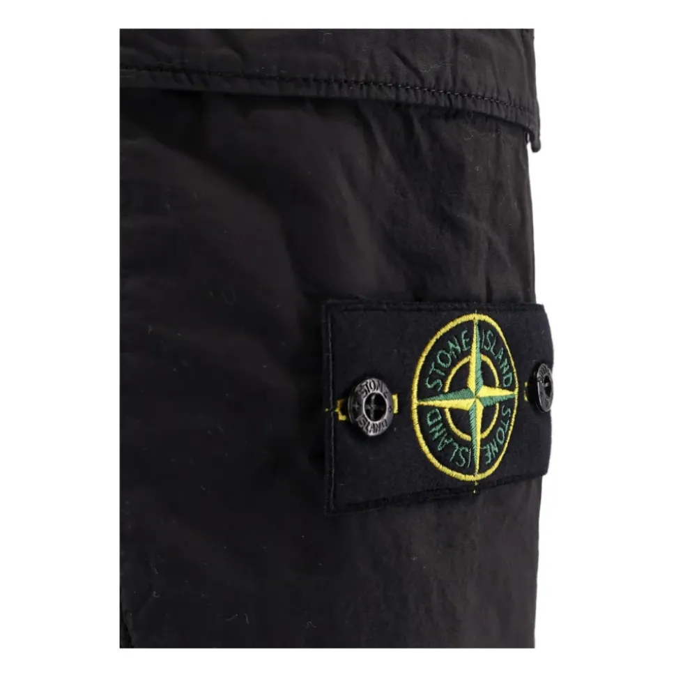 PANTALON CARGO NEGRO LOGO PARCHE