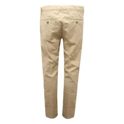 Pantalones a cuadros en tono sobre tono