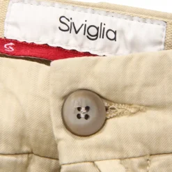 Pantalones a cuadros en tono sobre tono