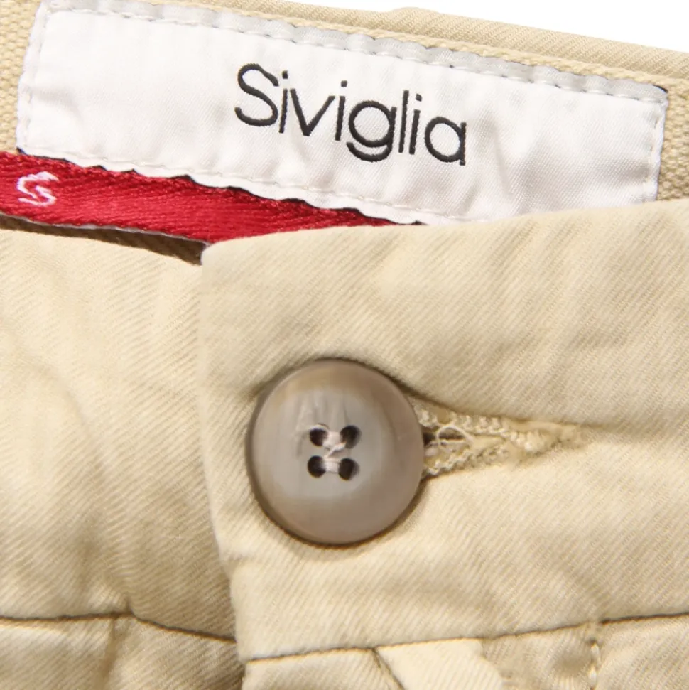 Pantalones a cuadros en tono sobre tono