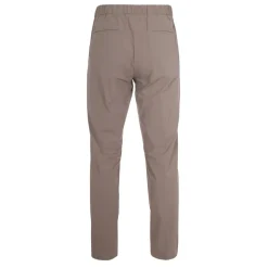 Pantalones tapered con pliegues