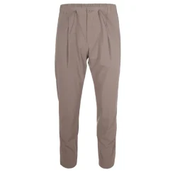 Pantalones tapered con pliegues