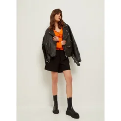 Platform Chelsea Boots with Ribbed Sole - Black