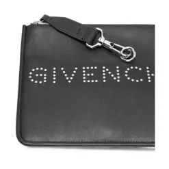 Pochette con logo e borchie decorative