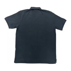Polo azul marino de manga corta con estampado pintado a mano en el pecho