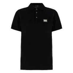 Polo con etiqueta de marca