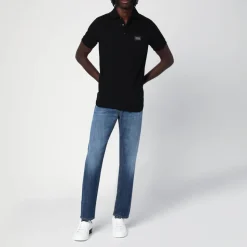 Polo con etiqueta de marca